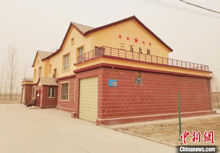 如今,十一团基层连队已建起别墅式的住房。戚亚平 摄 如今,十一团基层连队已建起别墅式的住房。戚亚平 摄