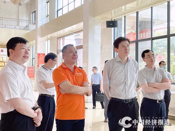 3福建省政协副主席洪捷序莅临亚明公司调研.jpg