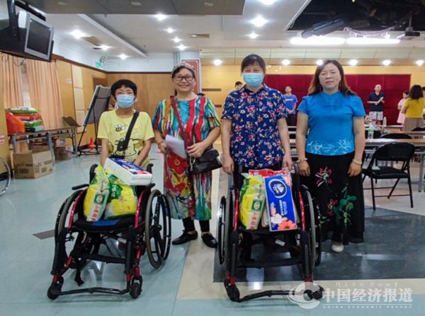 图片4 广东省肢残人协会、江门市肢残人协会开展困难残疾人子女助学活动.jpg