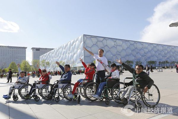 图片22感党恩 报党情 身残志坚的王延滨公益在路上.jpg