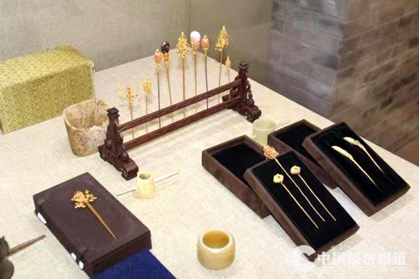 5首家中国民间簪子博物馆落户北京暨步摇风中国路·2021 流动的艺术展览开幕.jpg