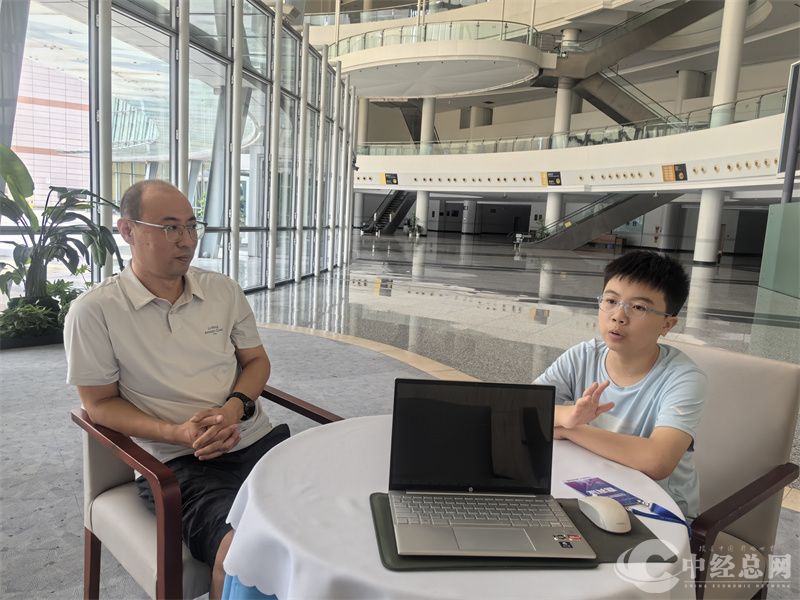 1755404030597996.jpg 栾嘉瑞2.jpg