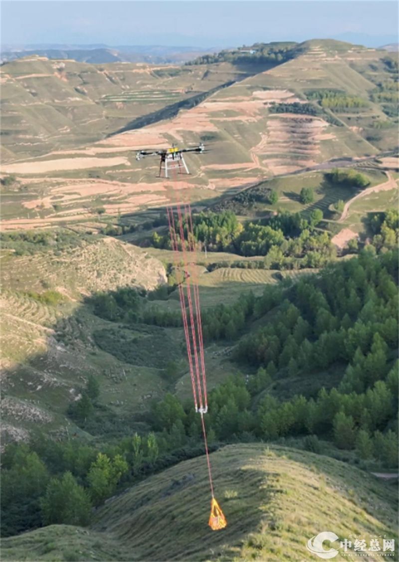 天翼无人机在青藏高原海拔5380米的地方起飞.jpg